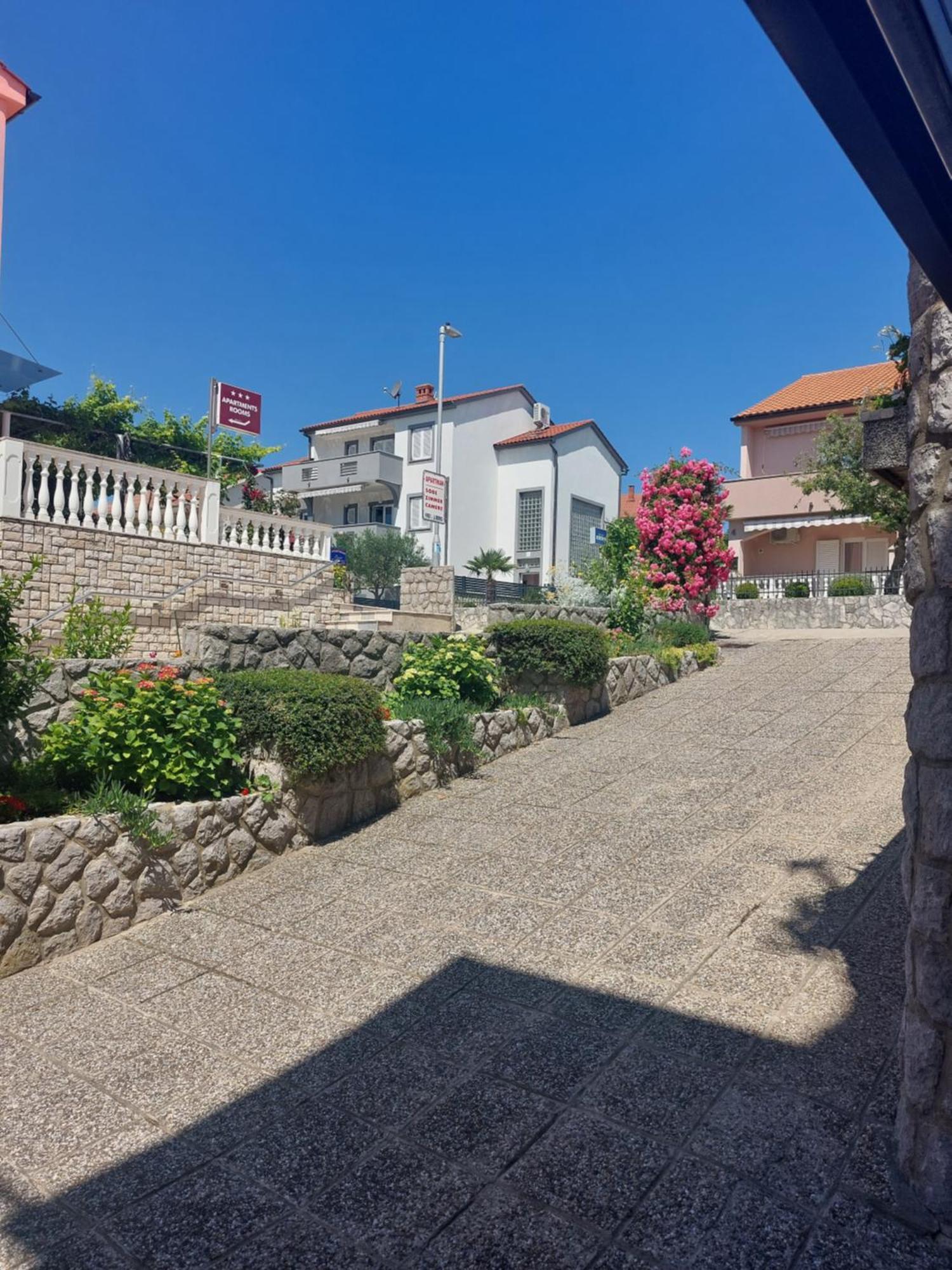 Apartmani Paradiso Krk Town Buitenkant foto